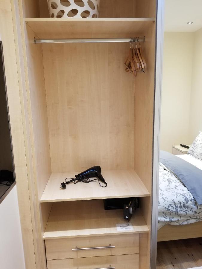 London Luxury Apartment 4 Bedroom Sleeps 12 People With 4 Bathrooms 1 Min Walk From Station Wanstead Εξωτερικό φωτογραφία