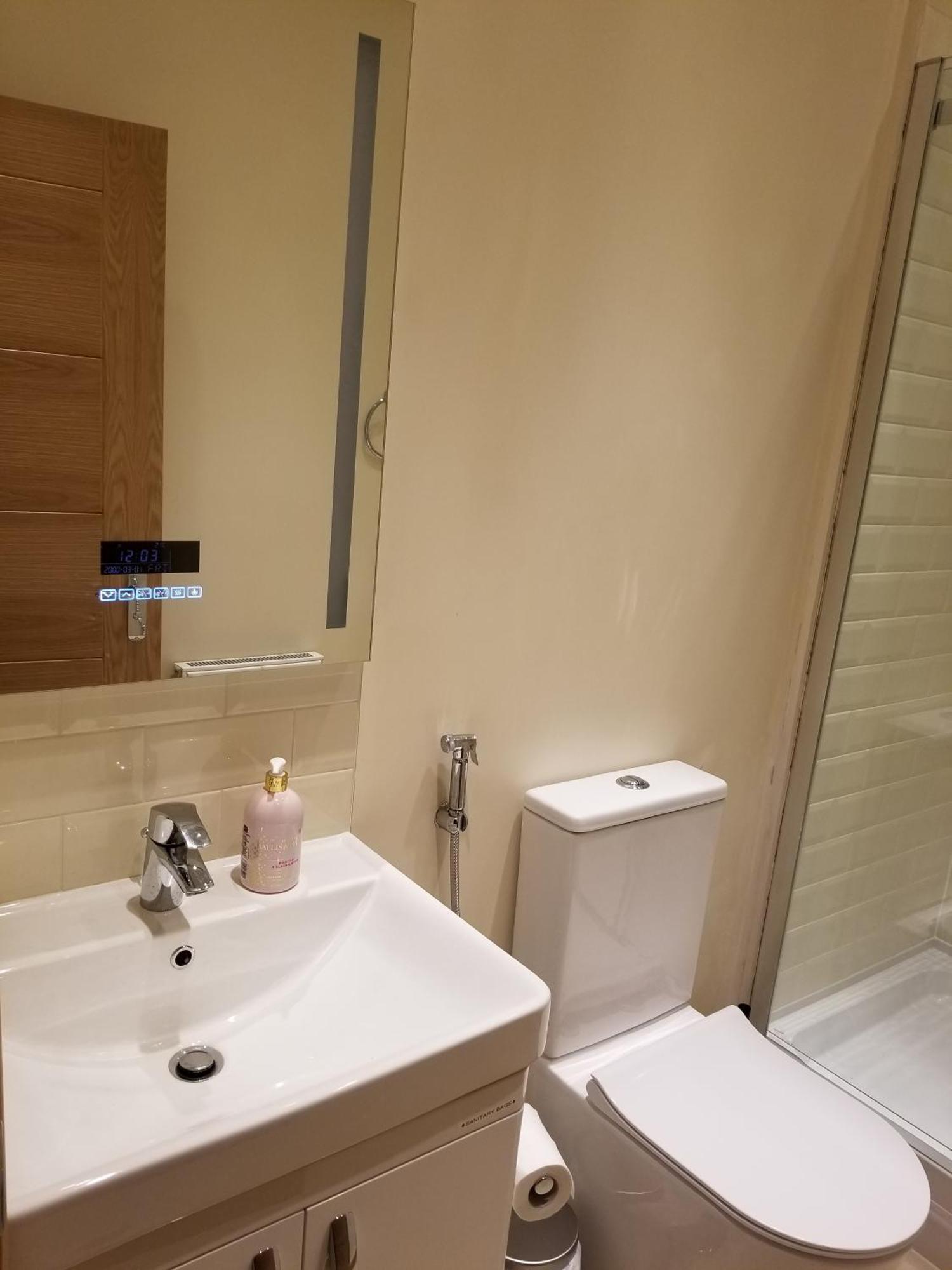London Luxury Apartment 4 Bedroom Sleeps 12 People With 4 Bathrooms 1 Min Walk From Station Wanstead Εξωτερικό φωτογραφία