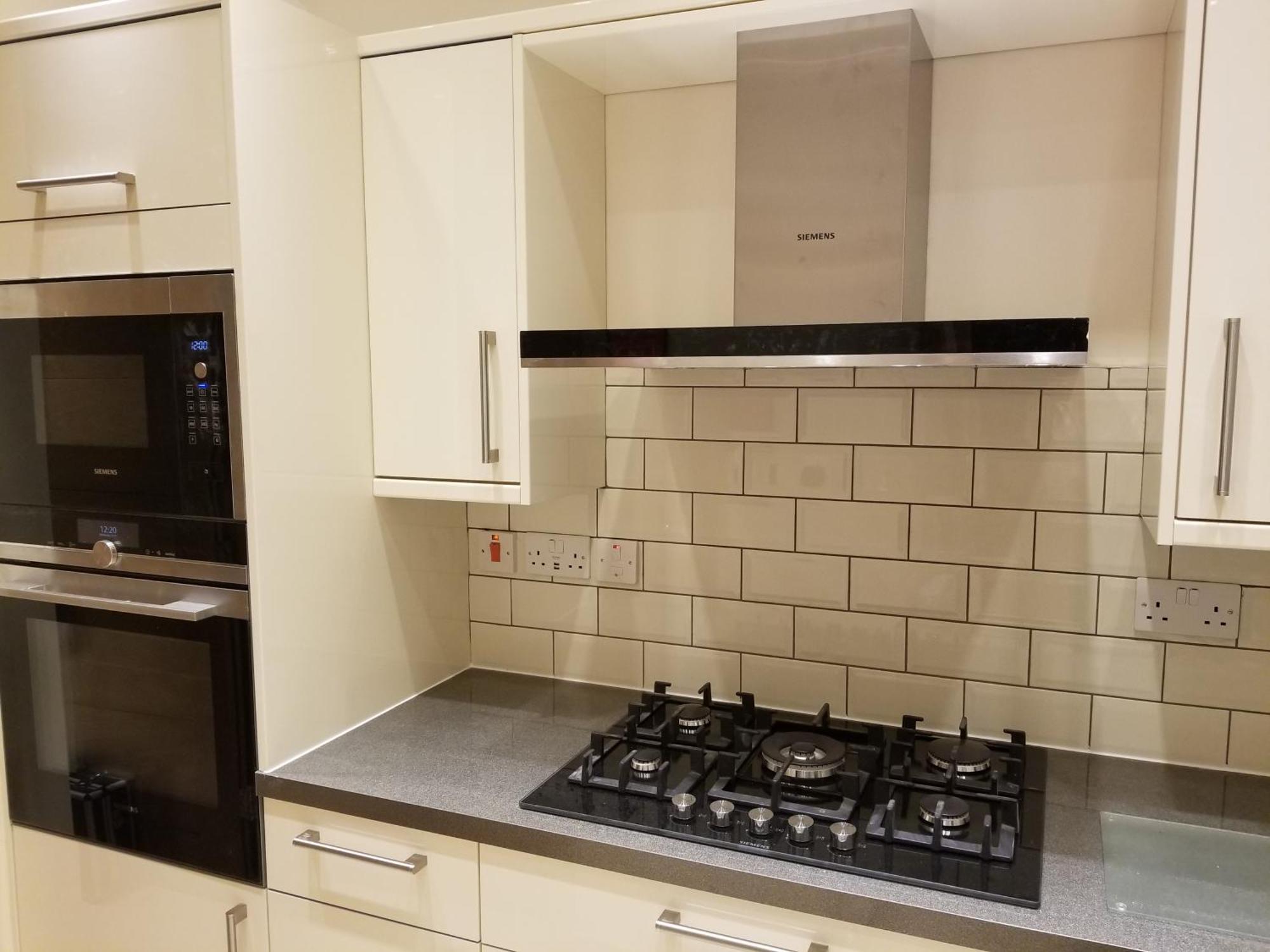 London Luxury Apartment 4 Bedroom Sleeps 12 People With 4 Bathrooms 1 Min Walk From Station Wanstead Εξωτερικό φωτογραφία